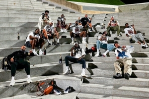 去年今日夺金！库里：终身难忘的回忆！