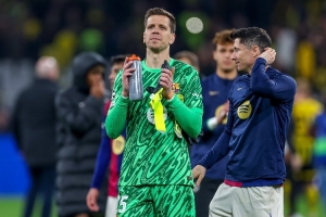 开云APP下载-退休返聘立大功!什琴斯尼今天35岁生日,巴萨队友列队拍打庆生