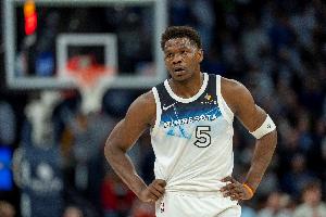 爱德华兹： 约基奇是除了我自己以外 亲眼见过的最好的篮球运动员