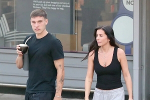 开云智能体验-女方是姆巴佩前任太阳报：乌加特与新女友购物&amp;首度公开露面