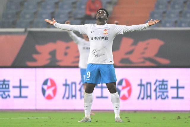 【中超】里亚斯科斯头球吊射 西海岸1比0客胜泰山